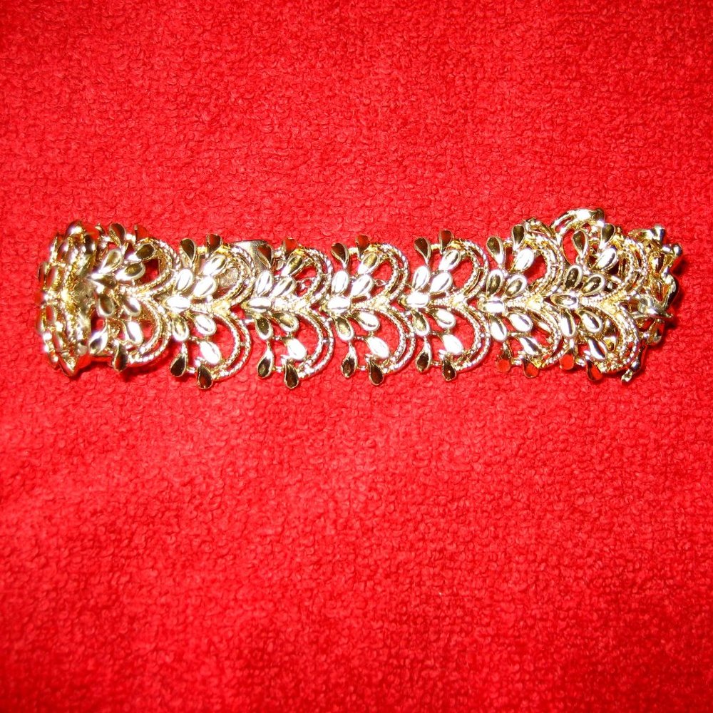 VINTAGE CORO PEGASUS GOLDTONE BRACELET WITH SAFETY CHAIN